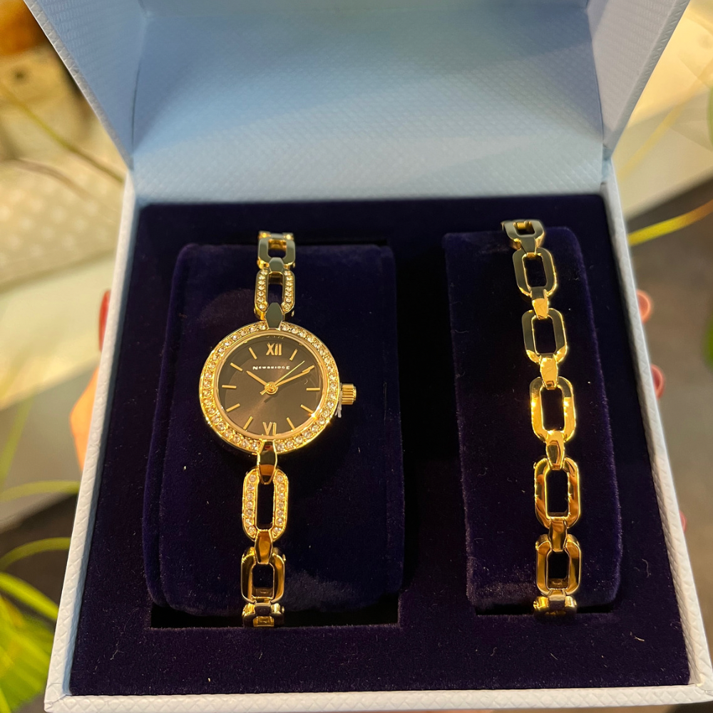 Ladies Watch Black Face &  Bracelet Set