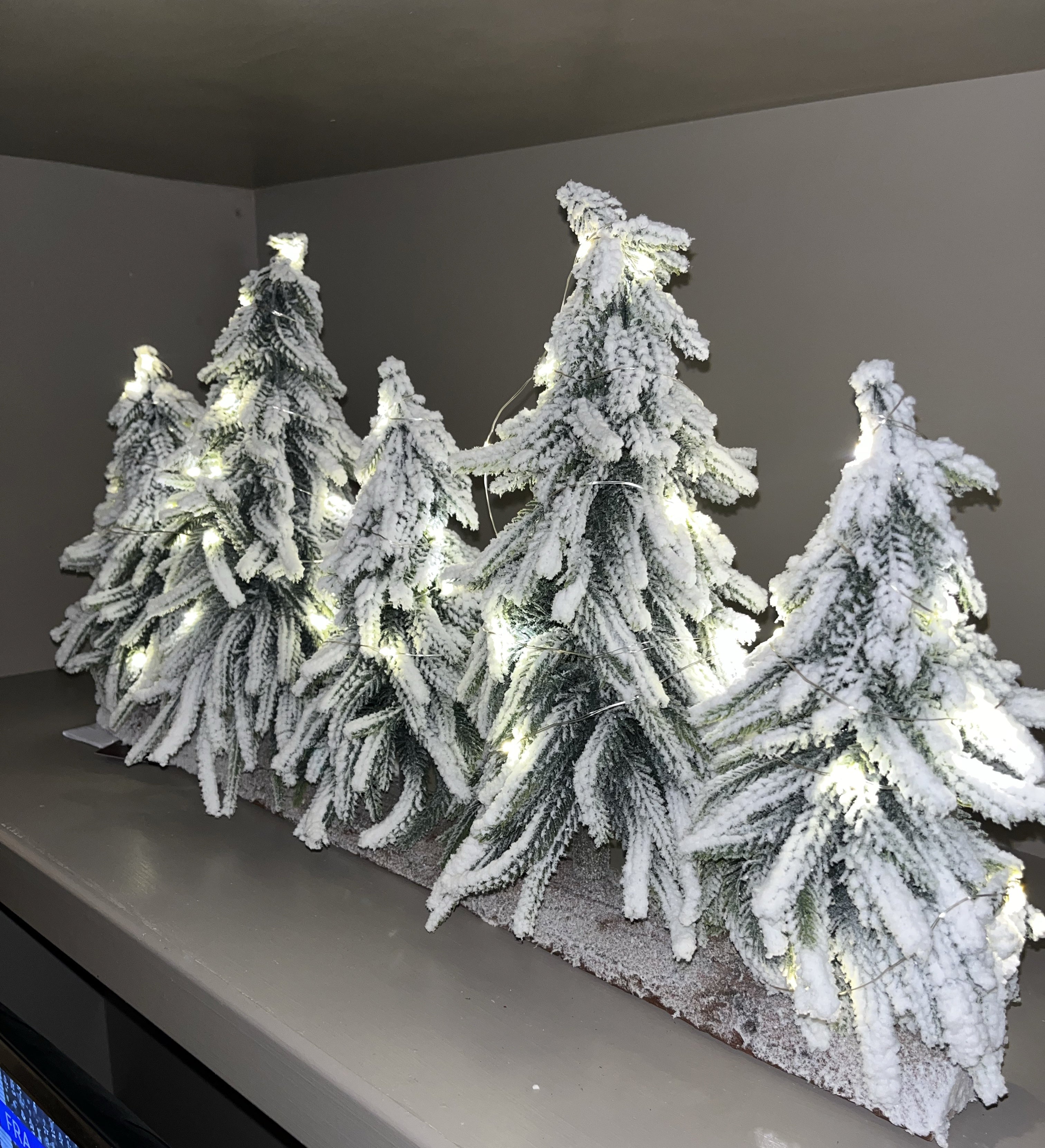 Set of 5 Snowy Tree Centrepiece