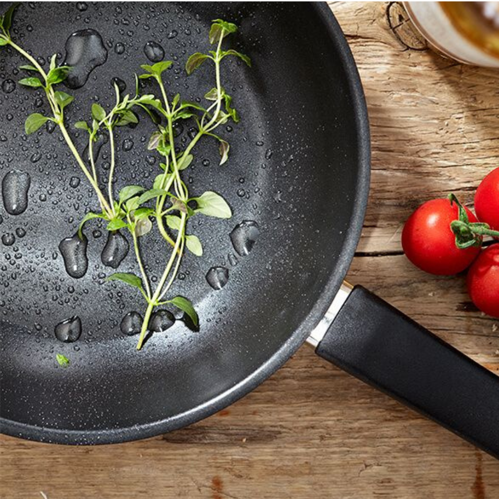 Vista NEW Non-Stick 28cm Frying Pan - The Gift & Art Gallery