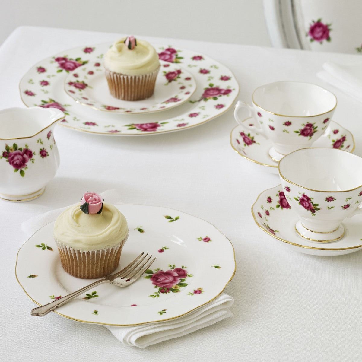 New Country Roses White Vintage Plate 27CM - The Gift & Art Gallery