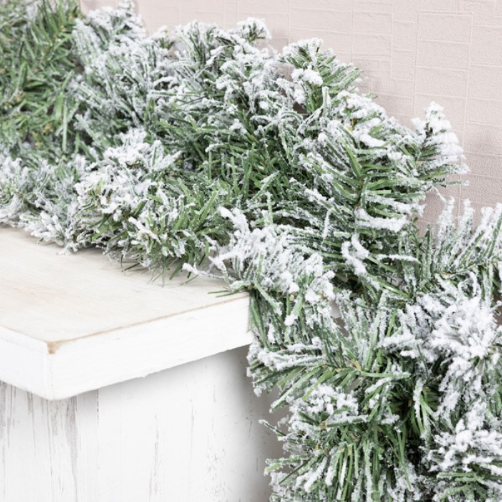 Snowy Gullion Christmas Garland, 270cm