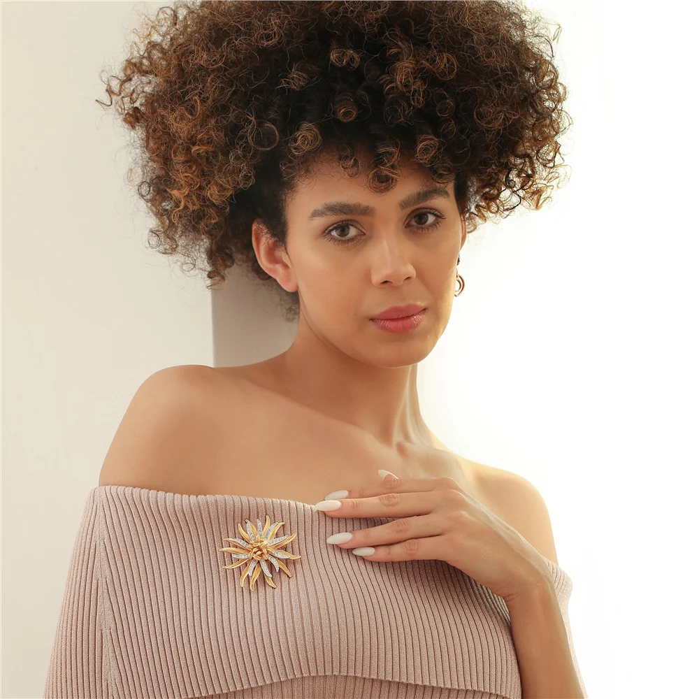 Star Brooch with Clear Stones