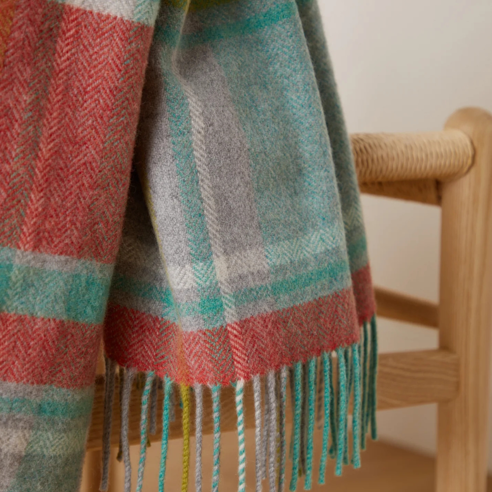 Spraoi Lambswool Throw