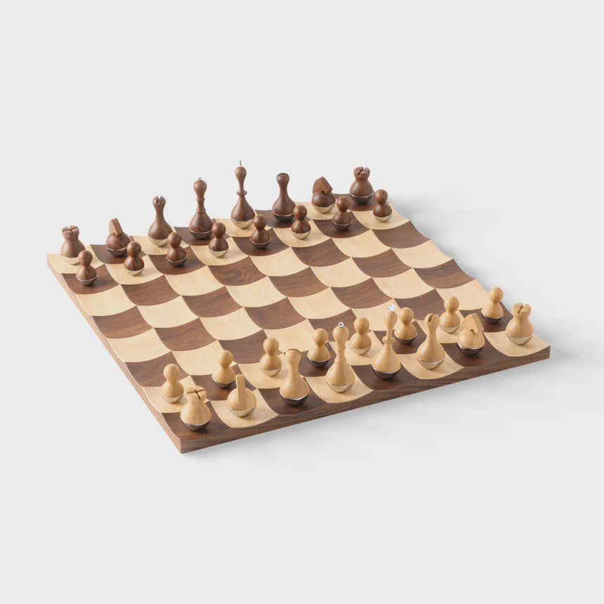 Wobble chess set